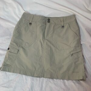 Columbia women’s skorts size8 several pockets (see photos)